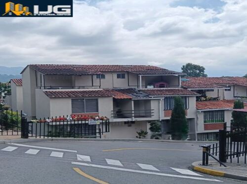 Eden de la Victoria Manzana A casa 10